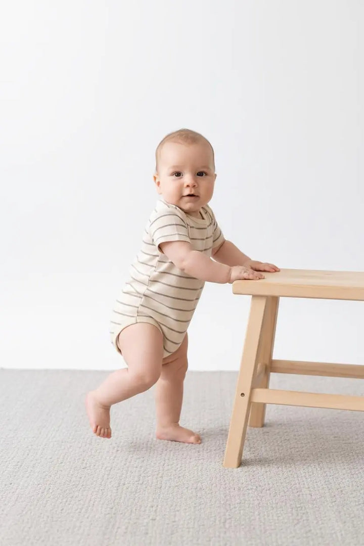 Body Bébé à Manches Courtes en Jersey Rayé avec Boutons-Pression