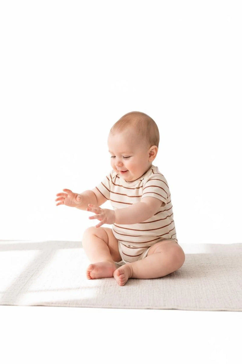 Body Bébé à Manches Courtes en Jersey Rayé avec Boutons-Pression