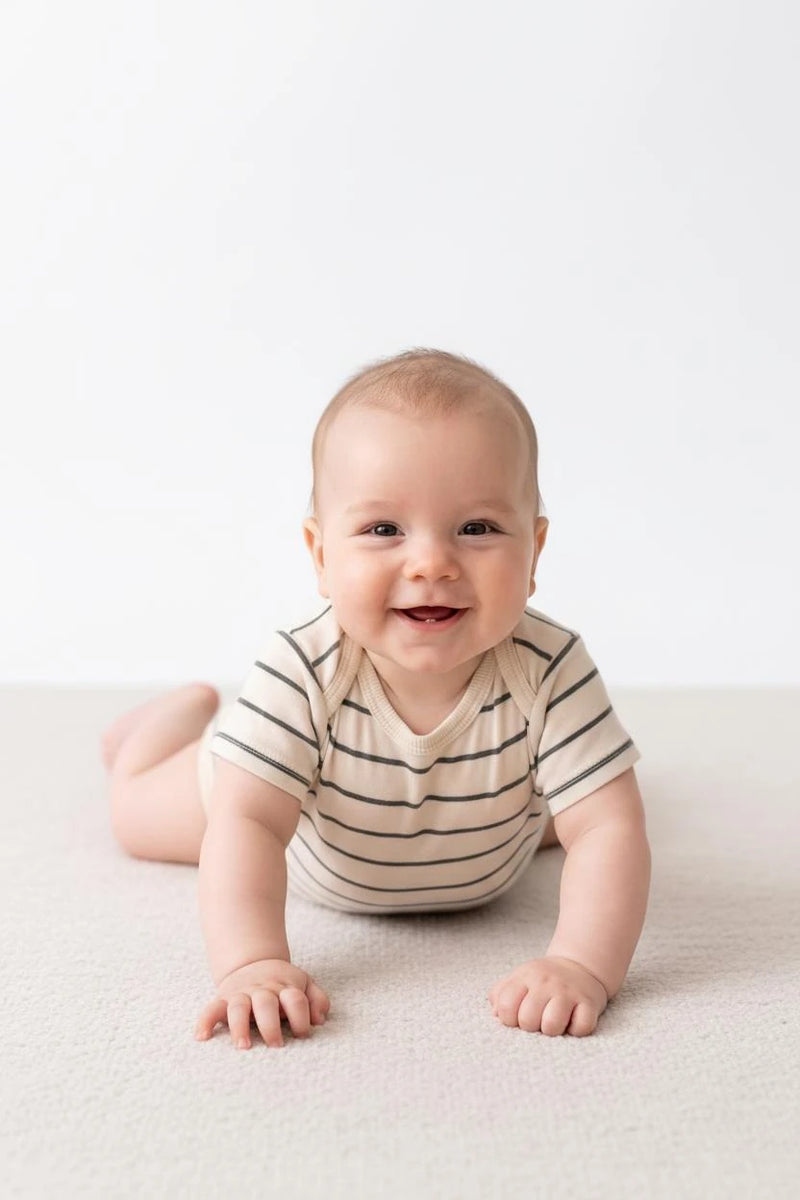 Body Bébé à Manches Courtes en Jersey Rayé avec Boutons-Pression