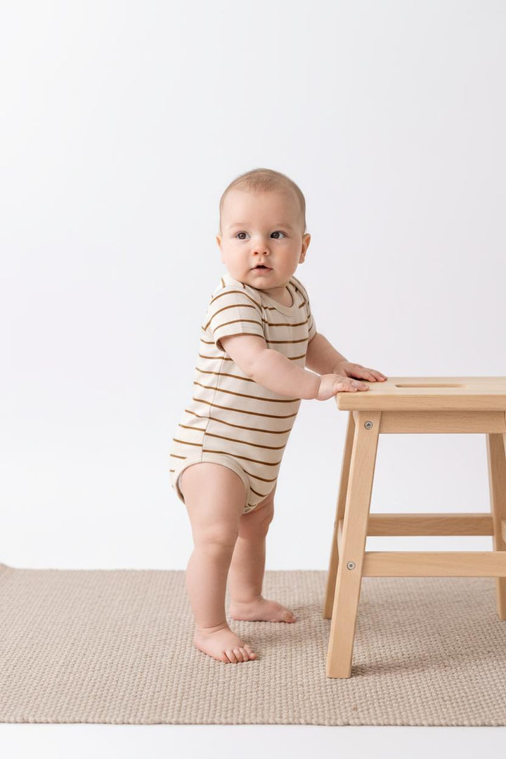 Body Bébé à Manches Courtes en Jersey Rayé avec Boutons-Pression
