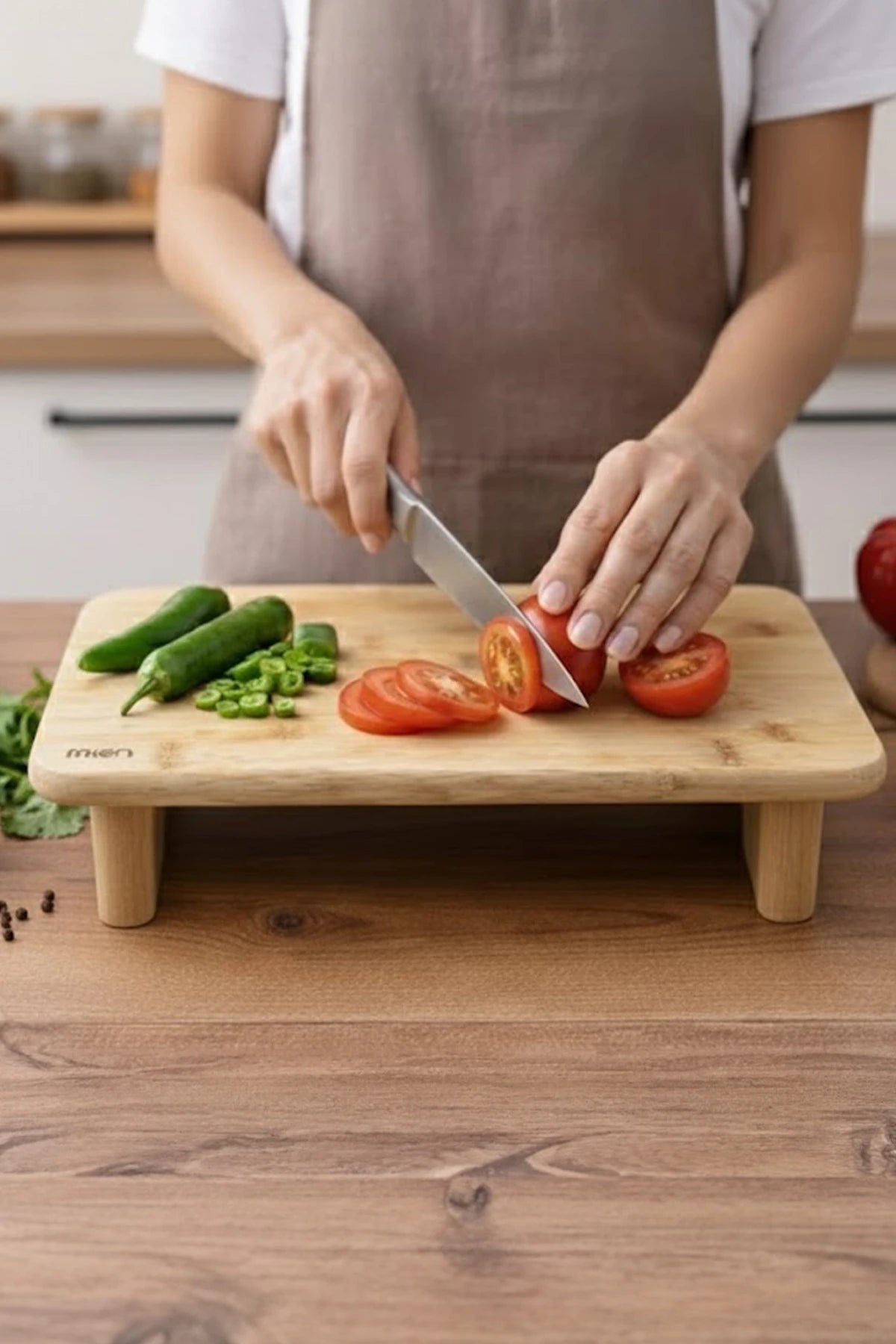 Planche à Découper et Plateau de Présentation en Bambou sur Pieds