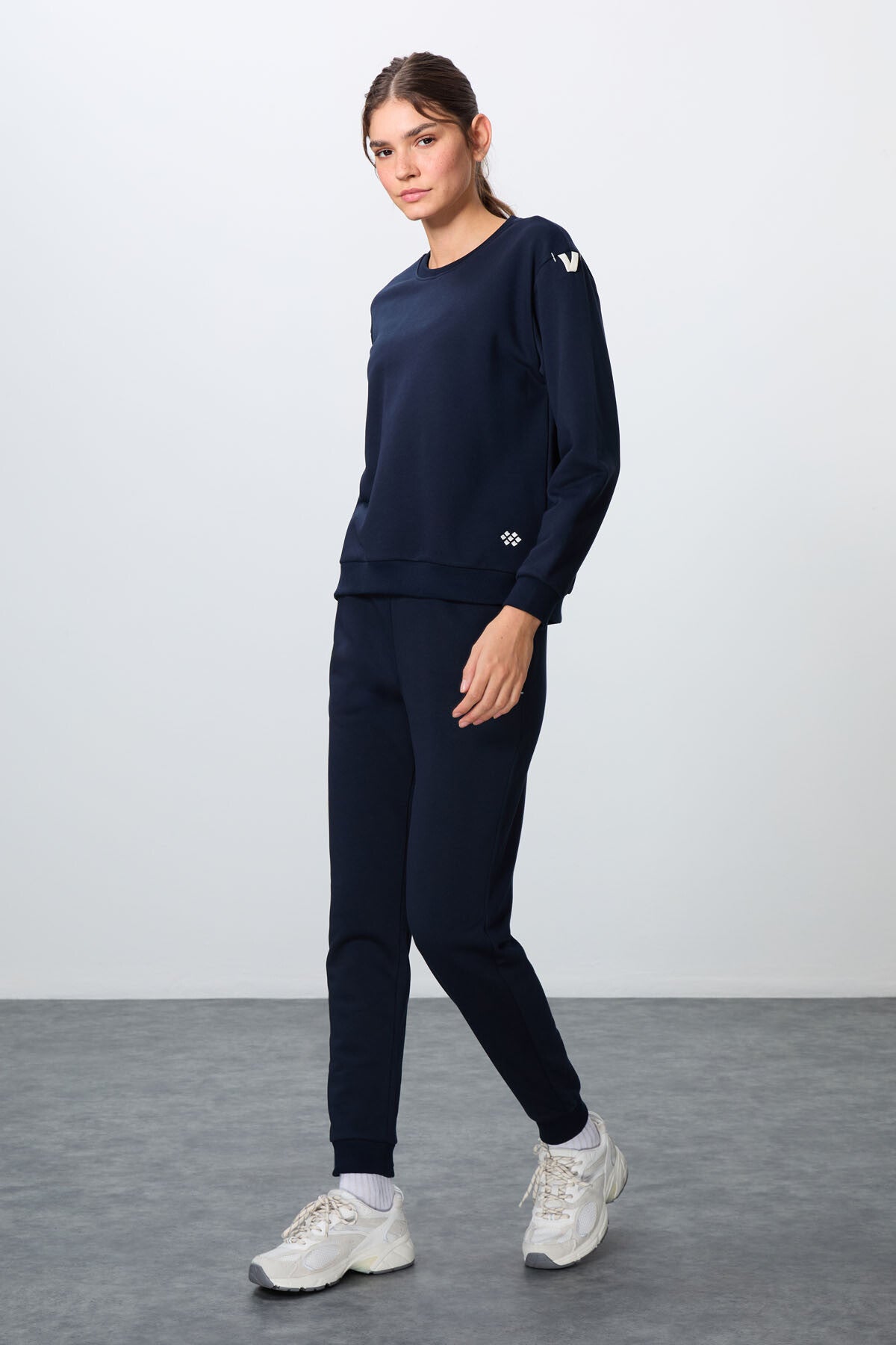 <tc>Ensemble de survêtement pour femme en indigo, en coton compact épais avec texture lisse, col rond, coupe oversize - 95341</tc>