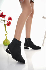 <tc>Bottines pour femmes Aymood à bout pointu et à talon court, avec fermeture éclair, en cuir noir.</tc>