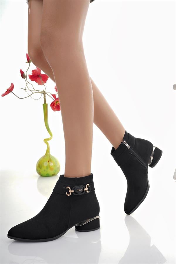 <tc>Bottines pour femmes Aymood à bout pointu et à talon court, avec fermeture éclair, en cuir noir.</tc>