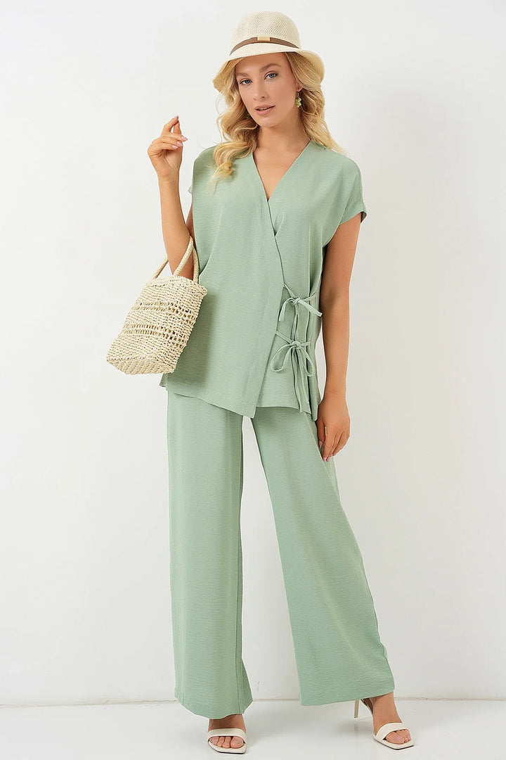 Ensemble femme à manches courtes avec lacets en ayrobin 6741