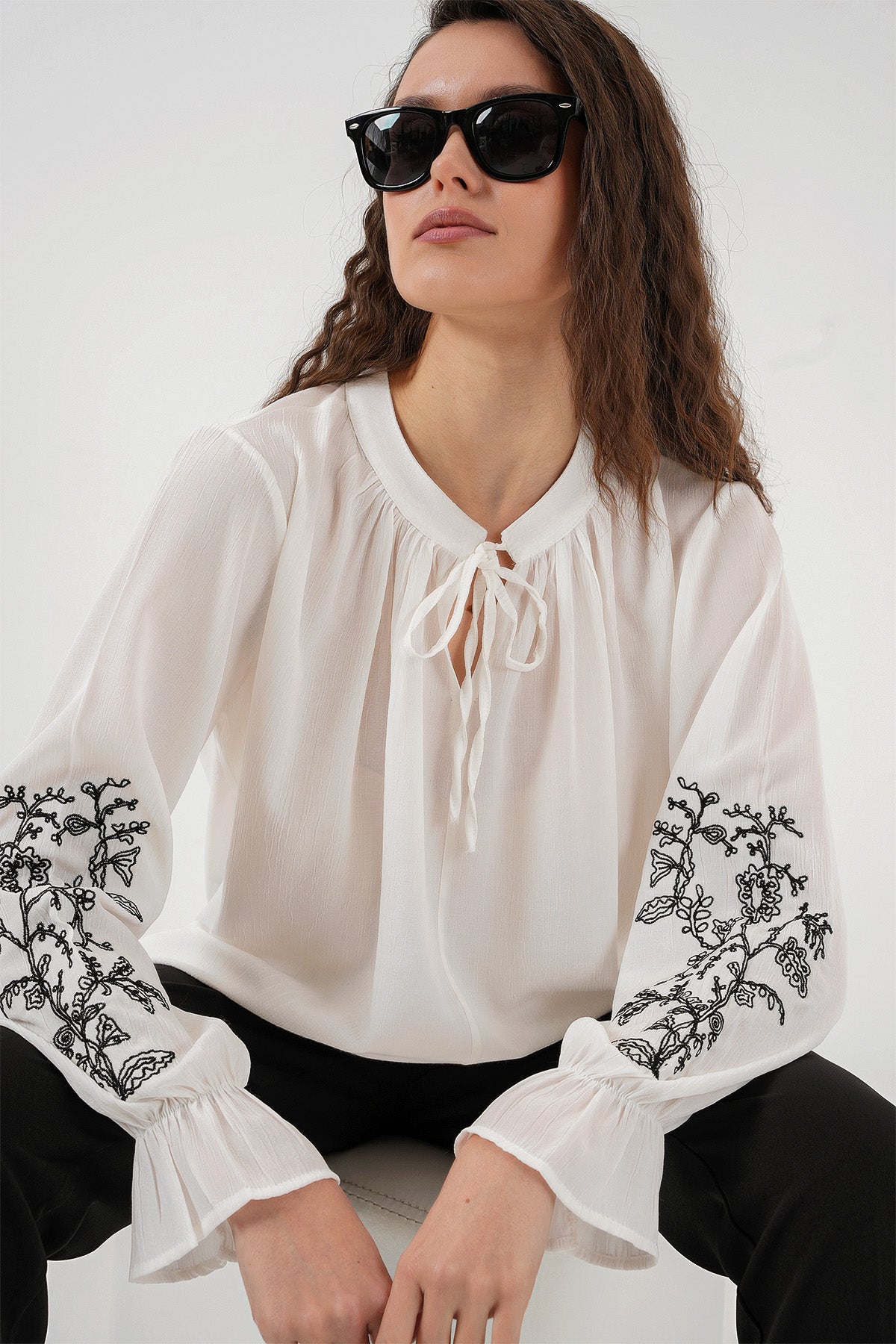 <tc>Blouse Femme Tricotée Brodée 941</tc>