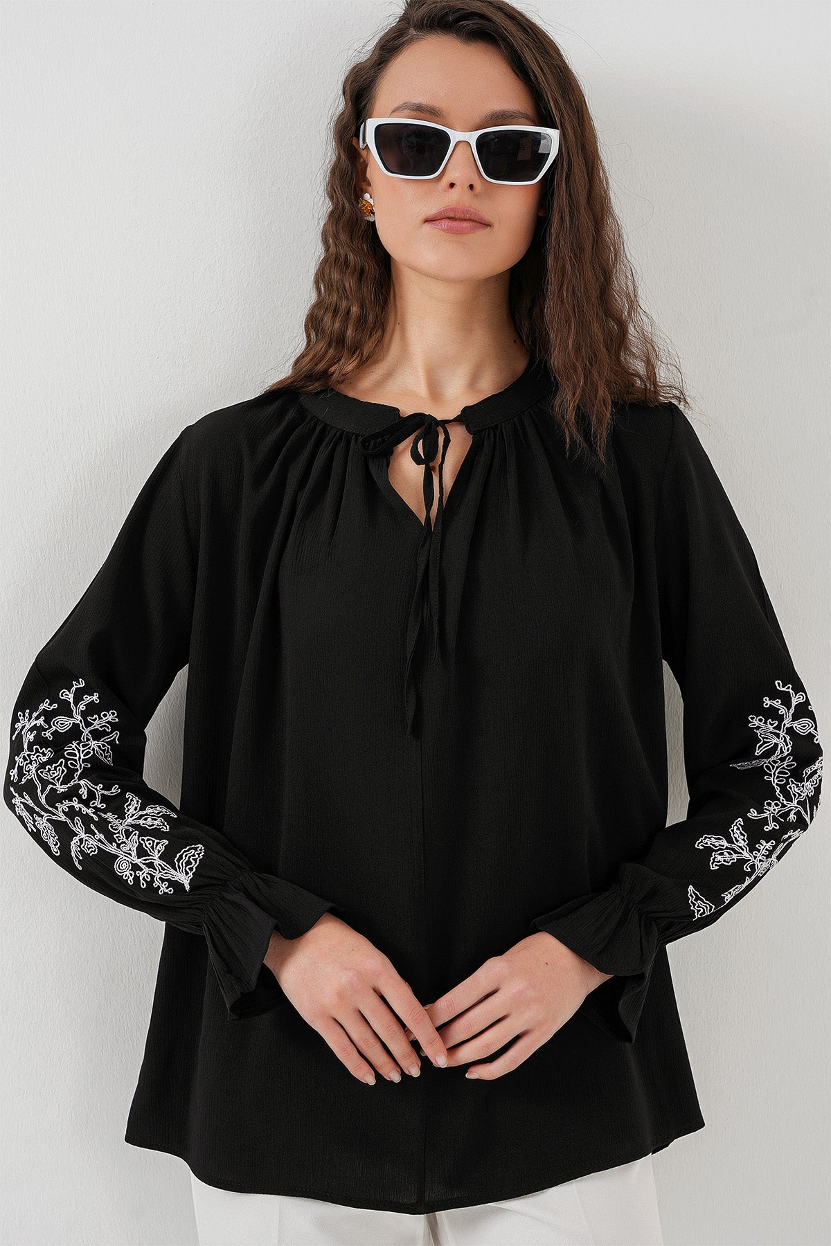 <tc>Blouse Femme Tricotée Brodée 941</tc>