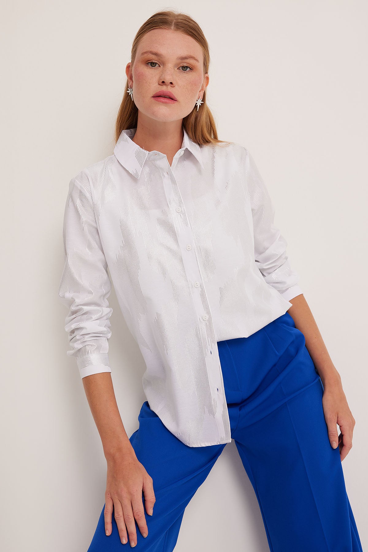 <tc>Chemise à motif en feuille d'argent pour femme 20253.</tc>