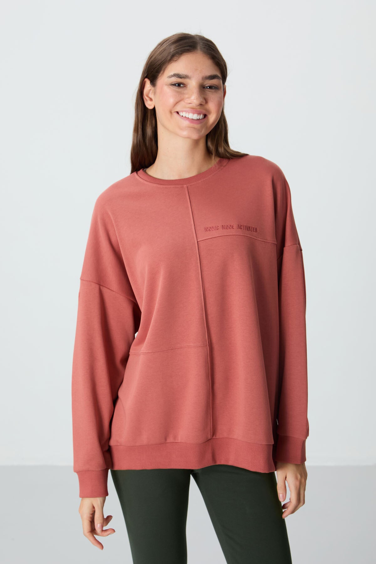 kompakt pamuklu kalin pürüzsüz dokulu o yaka oversize fit kadin sweatshirt - 97288