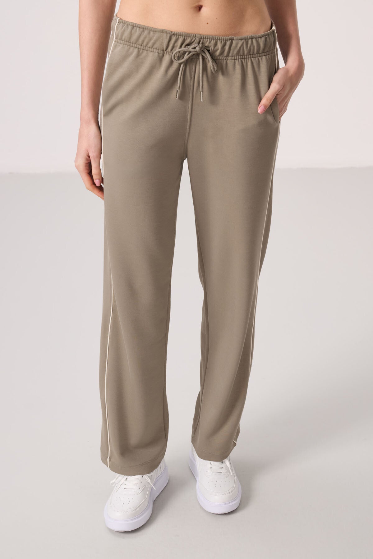 <tc>Pantalon palazzo femme à jambes larges avec détail de panneau latéral en tissu texturé doux - 94669</tc>