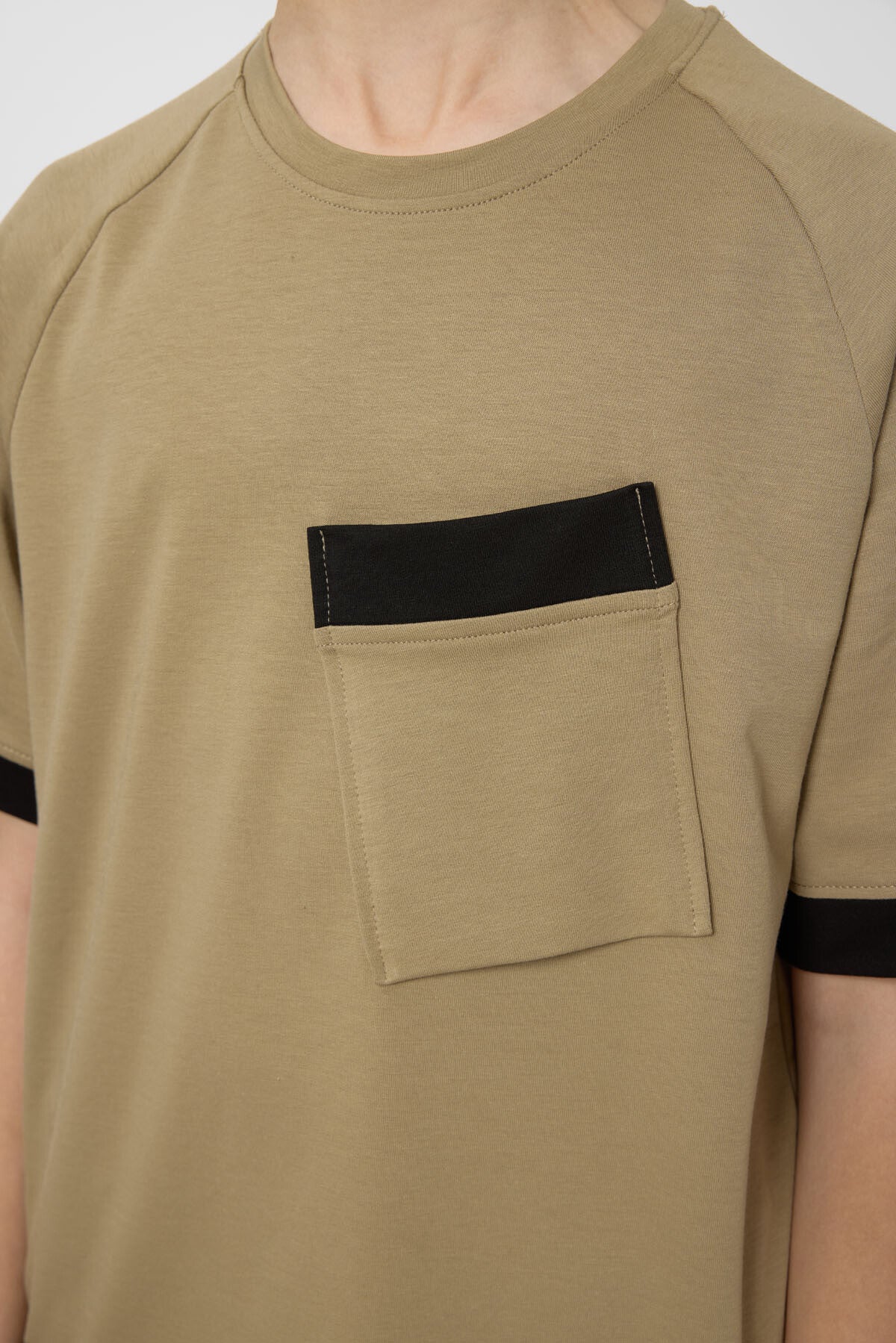 pamuklu yumuşak dokulu oversize cep detayli erkek çocuk t-shirt - 11295 - Justyol