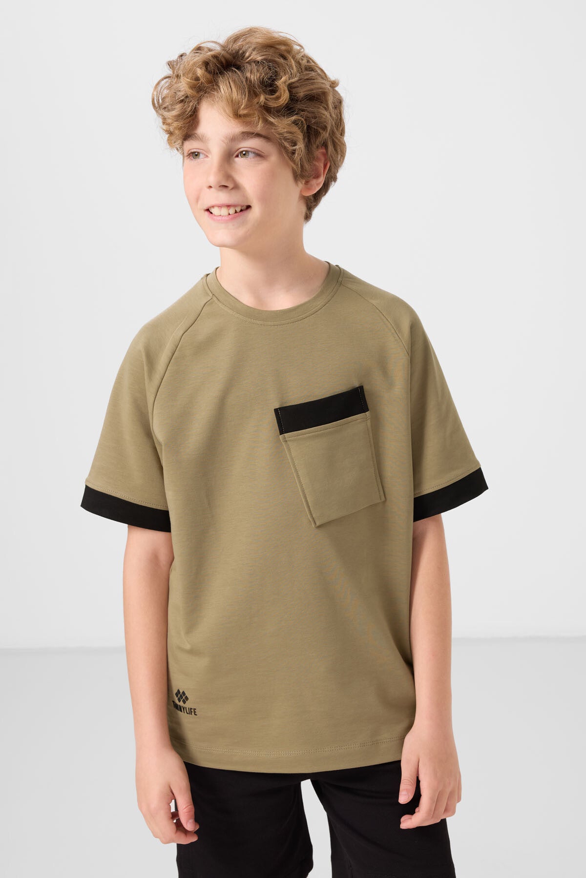 pamuklu yumuşak dokulu oversize cep detayli erkek çocuk t-shirt - 11295 - Justyol