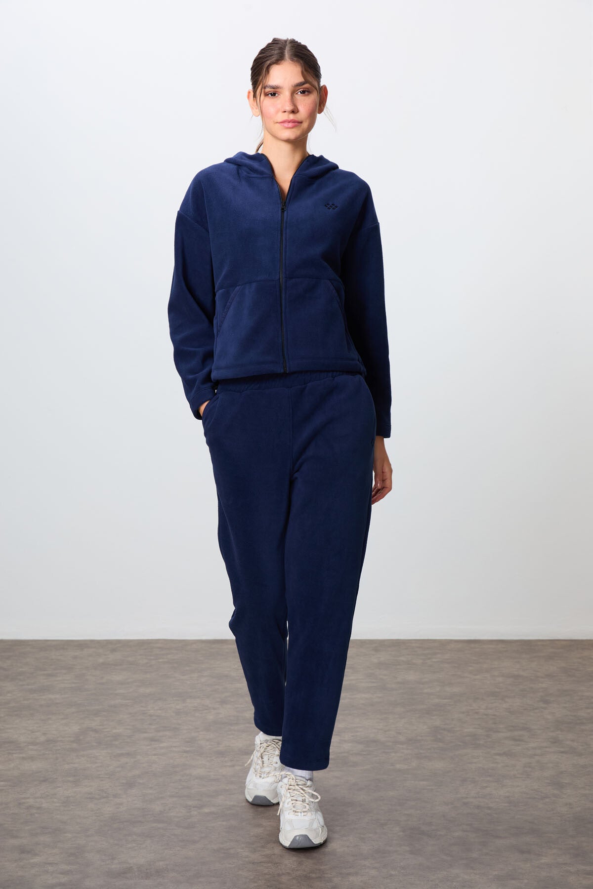 <tc>Ensemble de survêtement pour femme en polaire bleu marine, à capuche, coupe oversize, tissu épais et doux, avec broderie - 95338</tc>