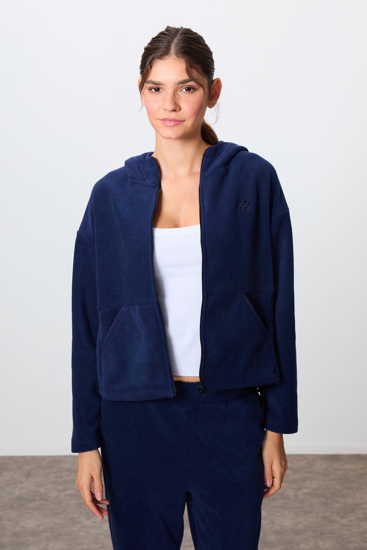 <tc>Ensemble de survêtement pour femme en polaire bleu marine, à capuche, coupe oversize, tissu épais et doux, avec broderie - 95338</tc>