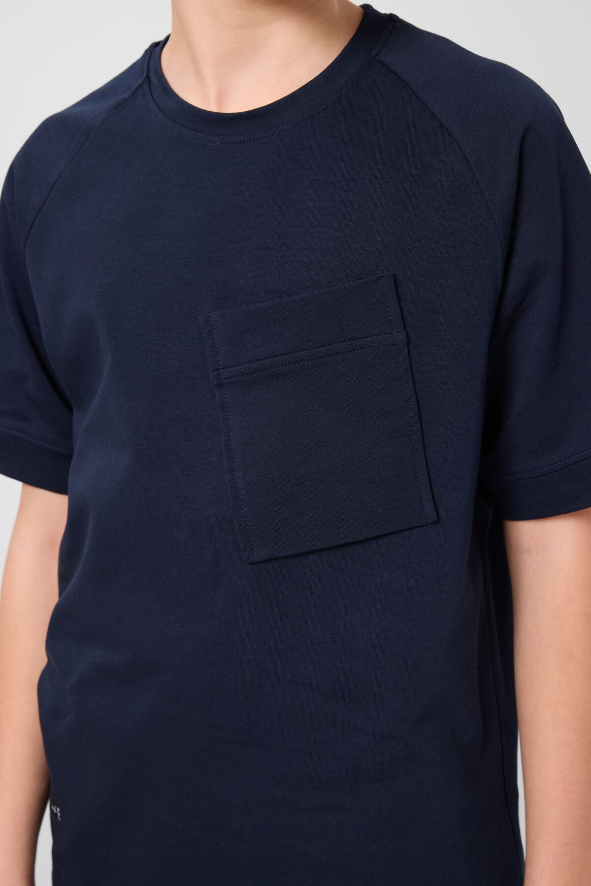 pamuklu yumuşak dokulu oversize cep detayli erkek çocuk t-shirt - 11295 - Justyol