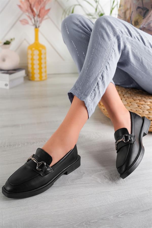 <tc>aymood Mocassins classiques pour femme en cuir noir avec boucle en chaîne, à semelle épaisse en cuir synthétique, parfaits pour un usage quotidien.</tc>