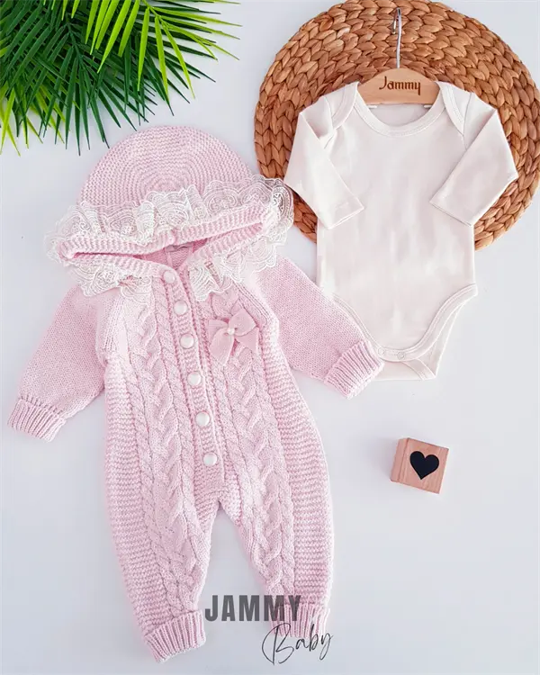 Ensemble Bébé Collection Luxe – Combinaison Tricot Laine avec Dentelle & Body Assorti