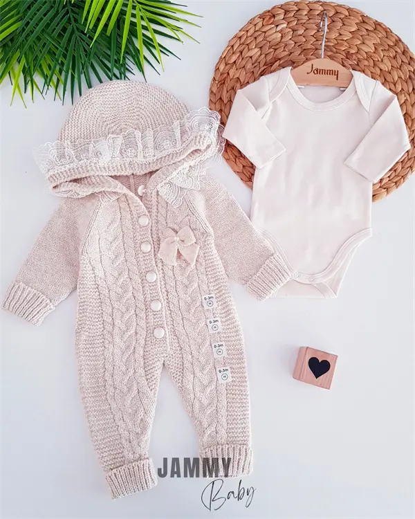 Ensemble Bébé Collection Luxe – Combinaison Tricot Laine avec Dentelle & Body Assorti