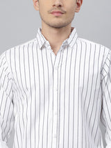 A men's slimfit striped shirt in white.-6537