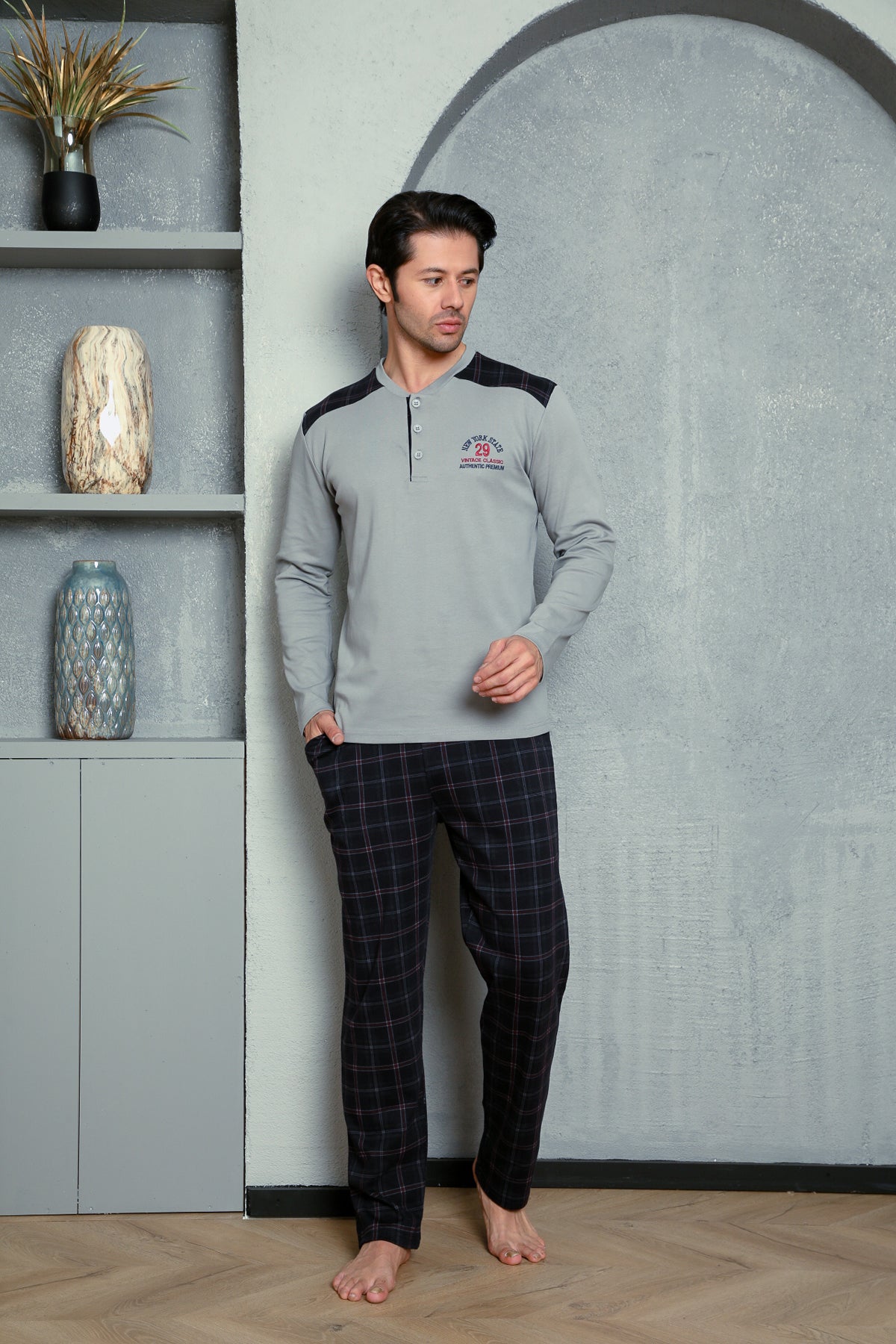 <tc>Ensemble pyjama homme en coton interlock avec empiècements aux épaules, à carreaux et broderie "29", pour mi-saison M70122274</tc>