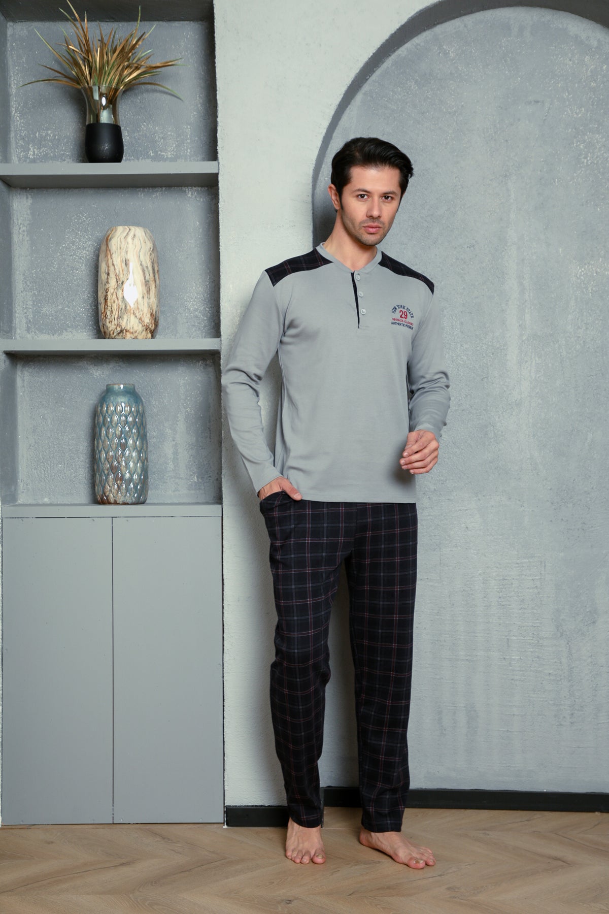 <tc>Ensemble pyjama homme en coton interlock avec empiècements aux épaules, à carreaux et broderie "29", pour mi-saison M70122274</tc>