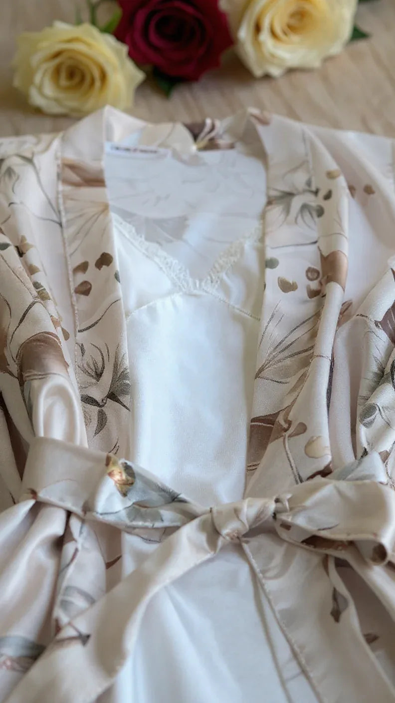Ensemble nuisette satin femme avec kimono floral et dentelle