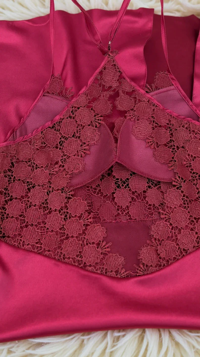 <tc>طقم نسائي للنوم ساتان كلاسيكي فاخر</tc>