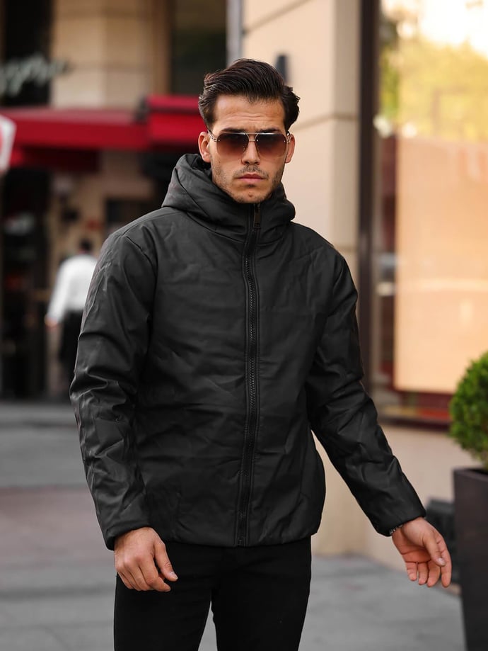 <tc>Manteau en simili cuir mat avec capuche.</tc>