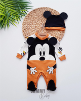 <tc>Ensemble combinaison avec chapeau Mickey Mouse.</tc>