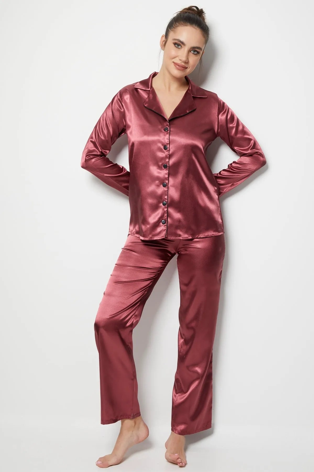 <tc>Ensemble pyjama Faryanight en satin avec chemise boutonnée à manches longues</tc>