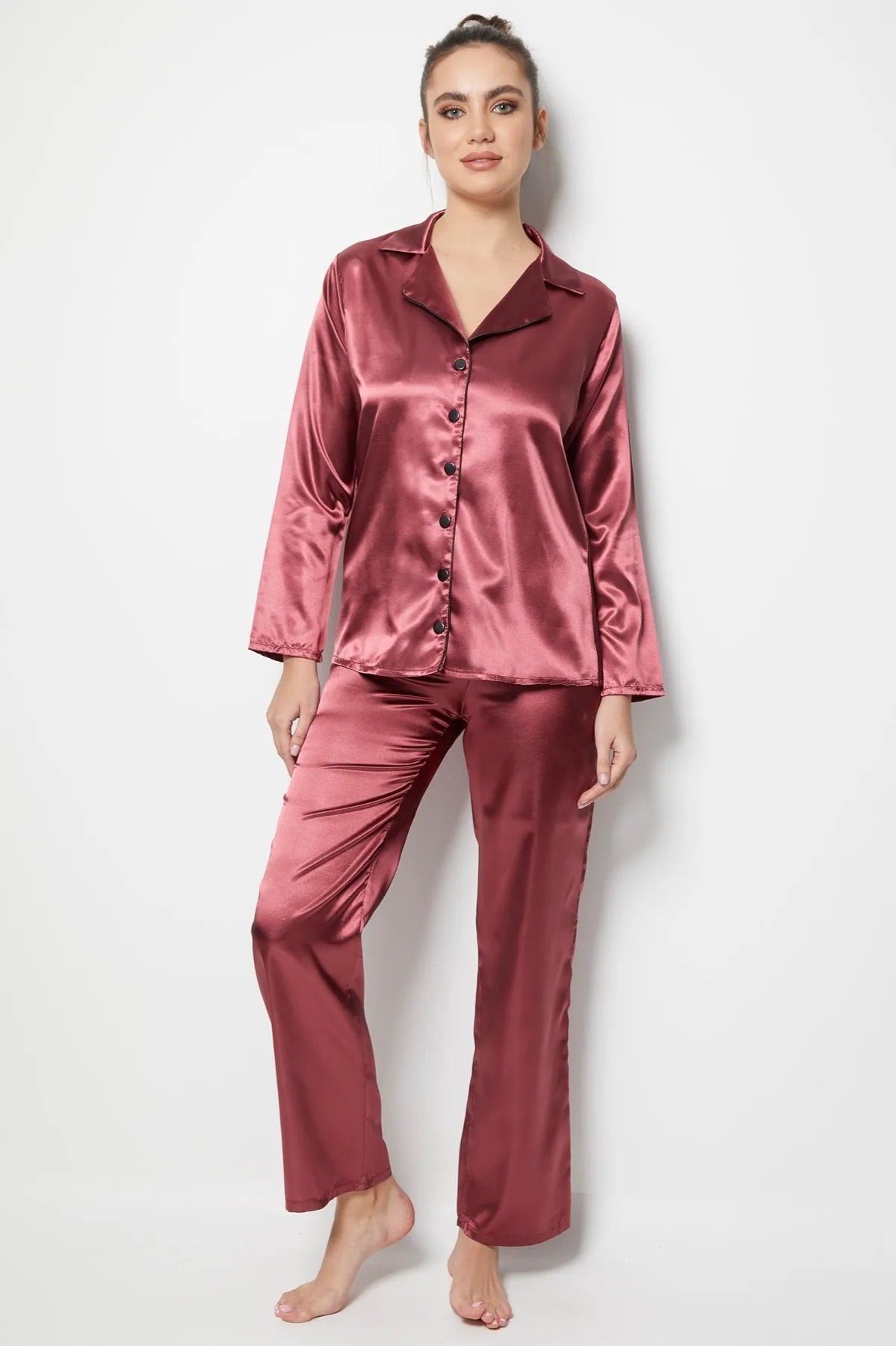 <tc>Ensemble pyjama Faryanight en satin avec chemise boutonnée à manches longues</tc>