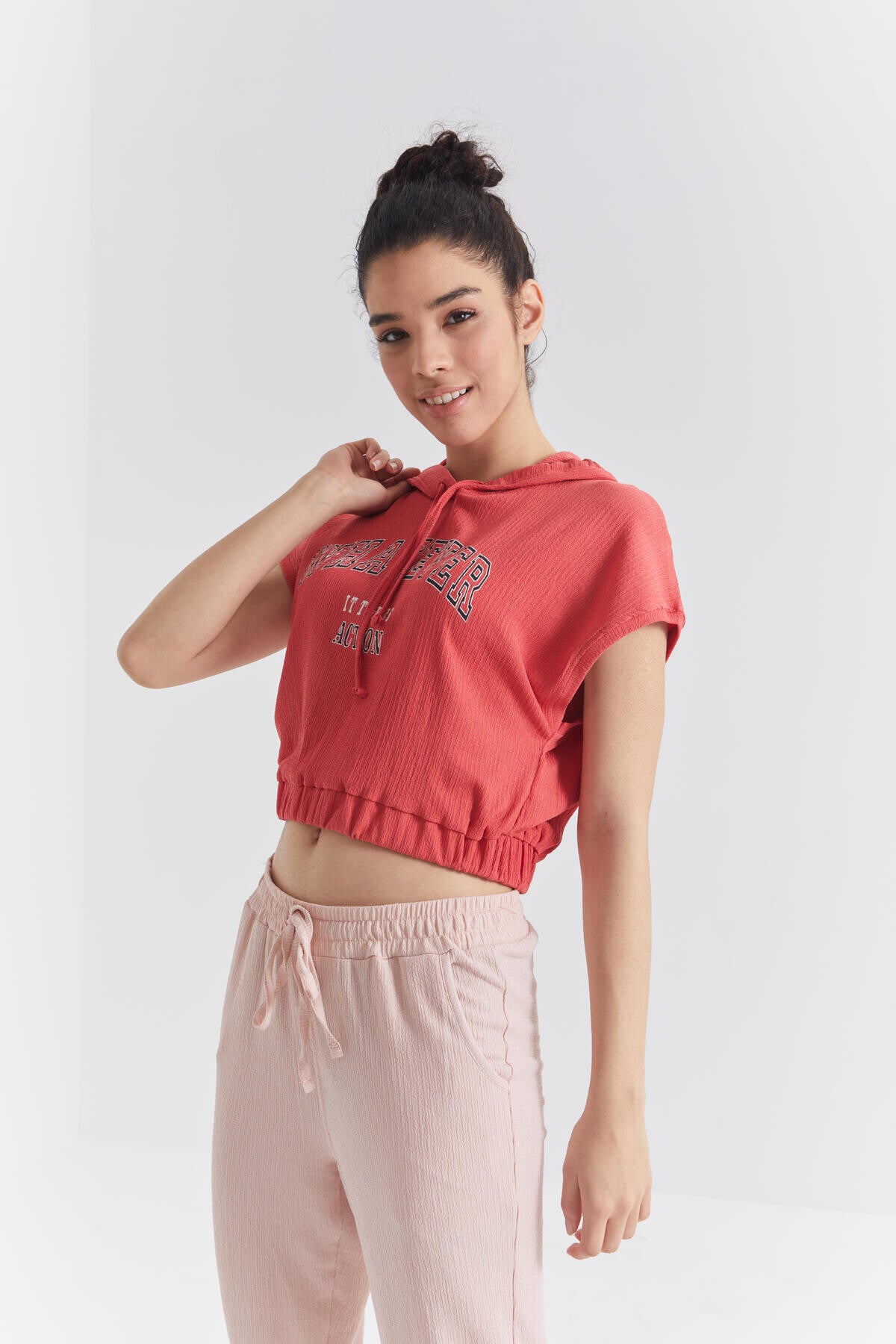 nar cicegi kapüşonlu yazi baskili beli lastikli bürümcük kumaş kadin crop top t-shirt - 97230