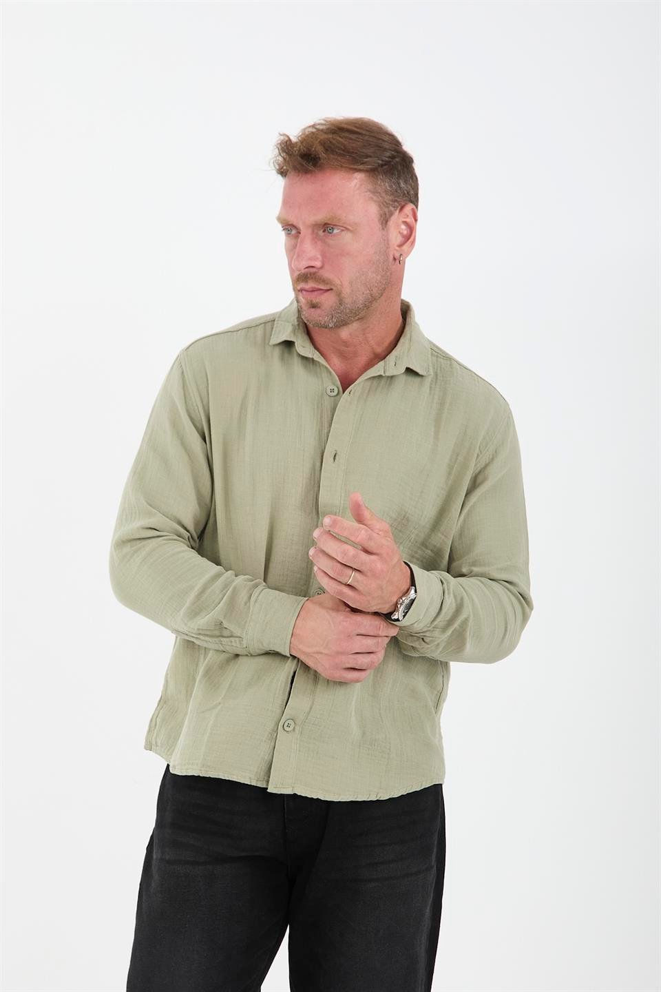 <tc>Chemise pour homme à manches longues en mousseline respirante.</tc>