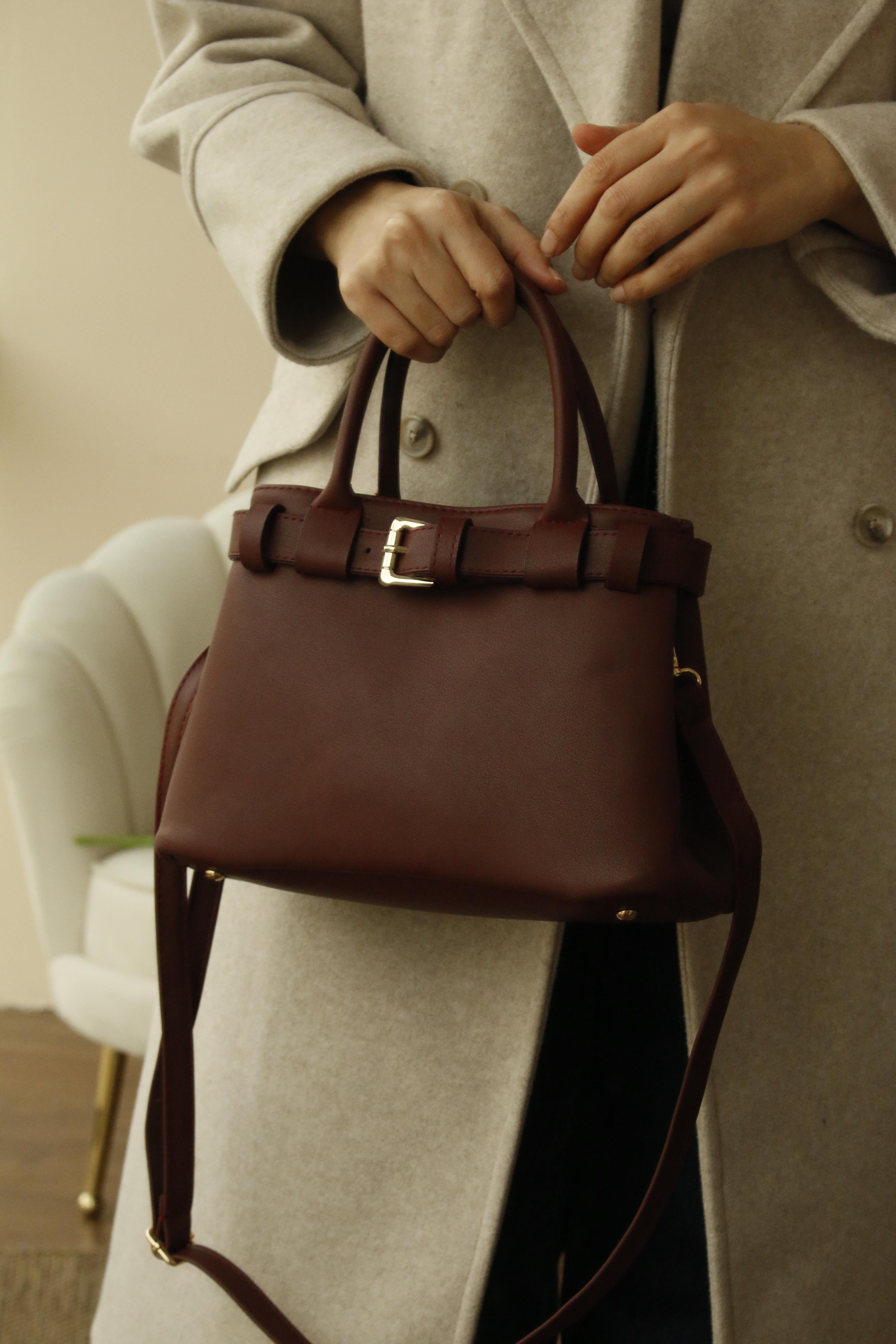 <tc>Sac à main Olivia en cuir bordeaux</tc>