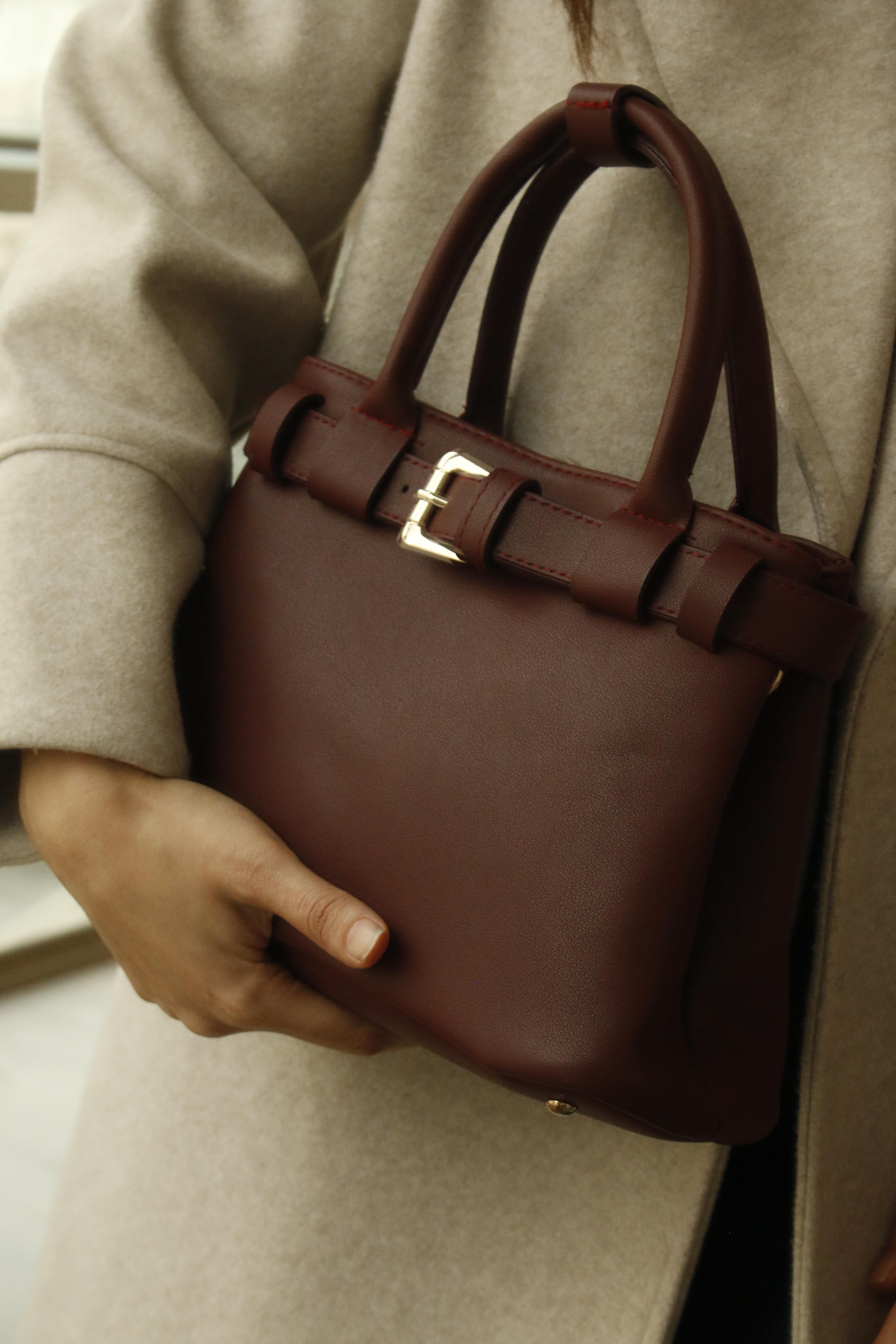 <tc>Sac à main Olivia en cuir bordeaux</tc>