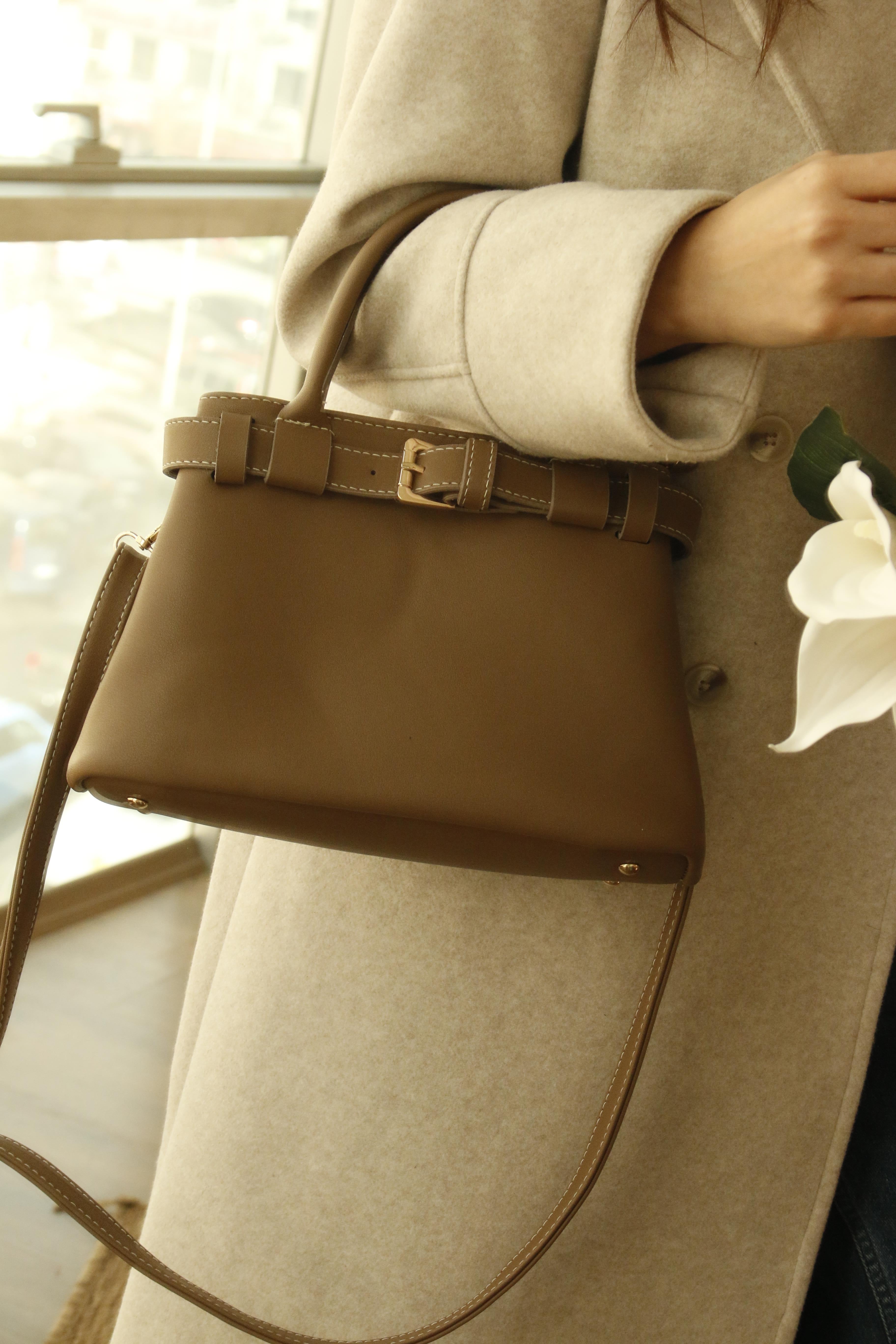 <tc>Sac à main en cuir Olivia beige</tc>