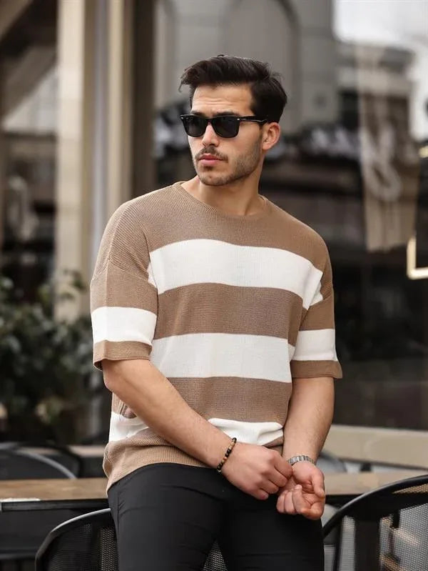 <tc>تيشيرت محبوك واسع مخطط بتصميم أساسي

</tc>