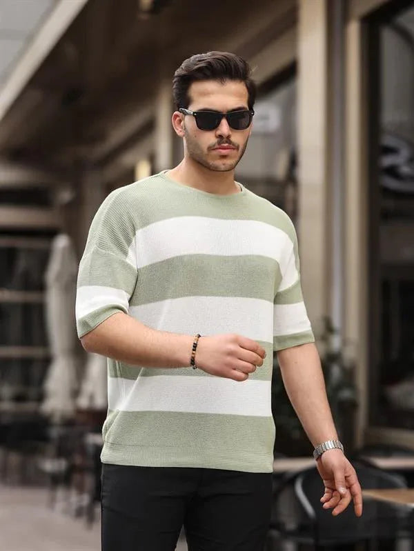 <tc>تيشيرت محبوك واسع مخطط بتصميم أساسي

</tc>