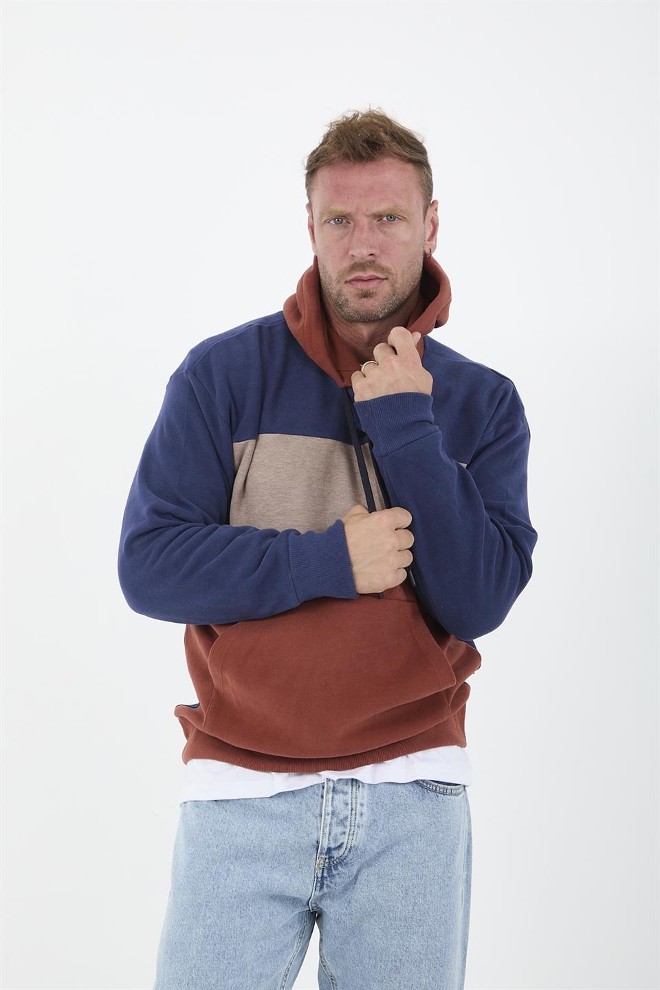 <tc>Sweatshirt pour homme en tricot de type selanik, oversize, à capuche et en trois couleurs avec blocs de couleur.</tc>