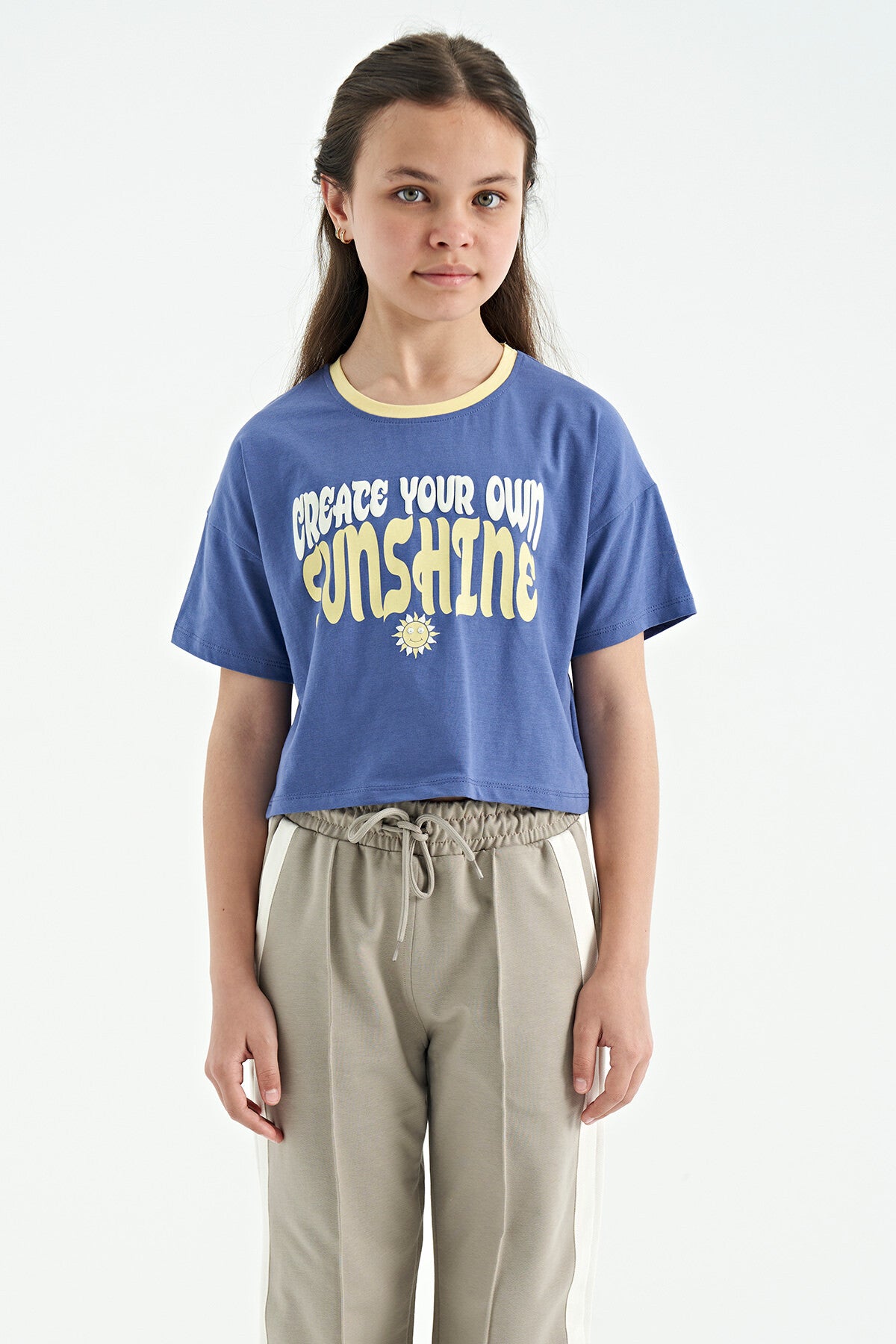 <tc>T-shirt fille oversize à col rond avec imprimé textuel coloré, manches courtes - 75111</tc>