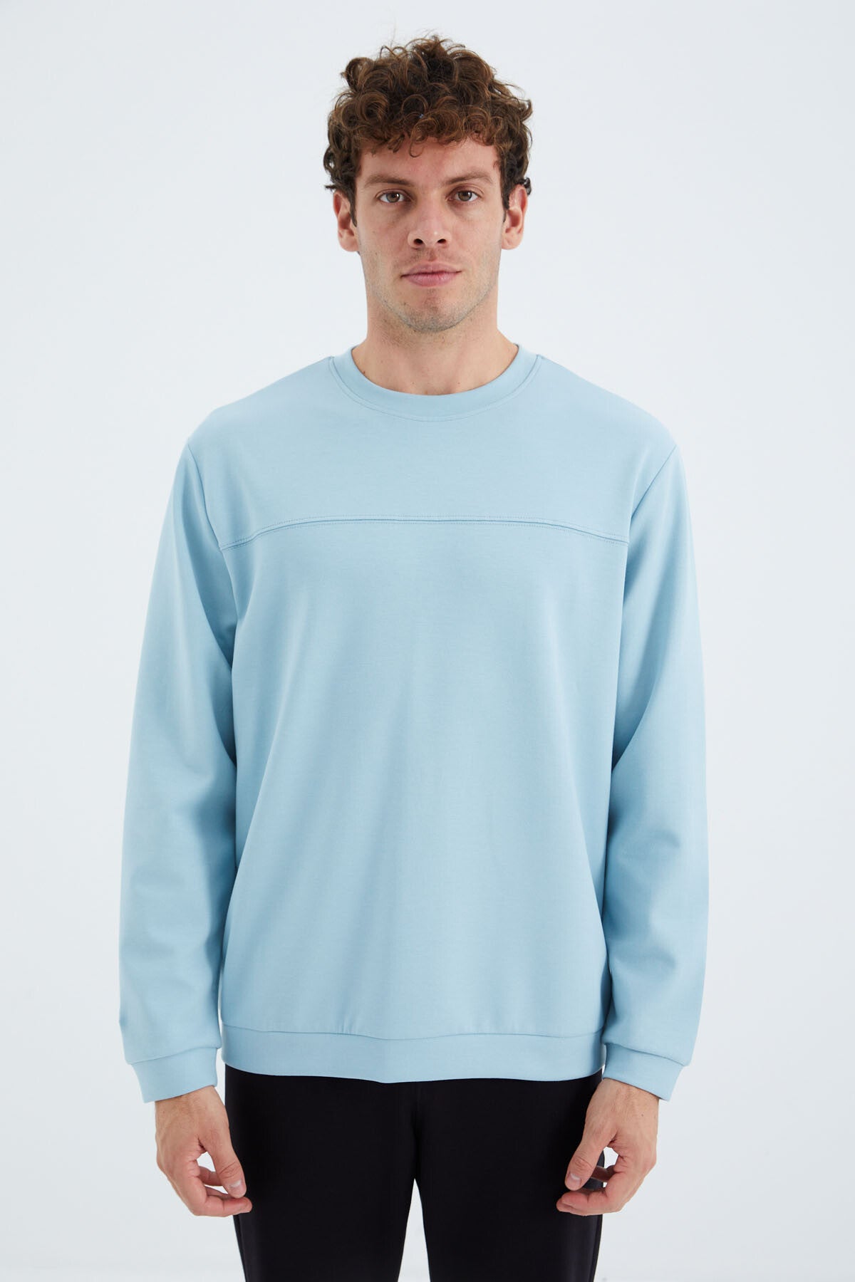 <tc>Sweatshirt homme col rond avec détails de couture sur le devant, coupe basique et décontractée - 88270</tc>