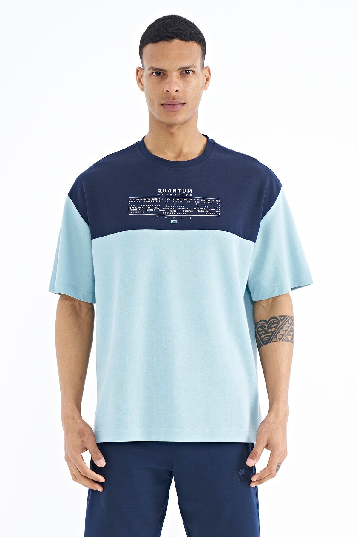 <tc>T-shirt oversize pour homme à col rond, avec détails d'imprimé et dégradé de couleurs - 88225</tc>