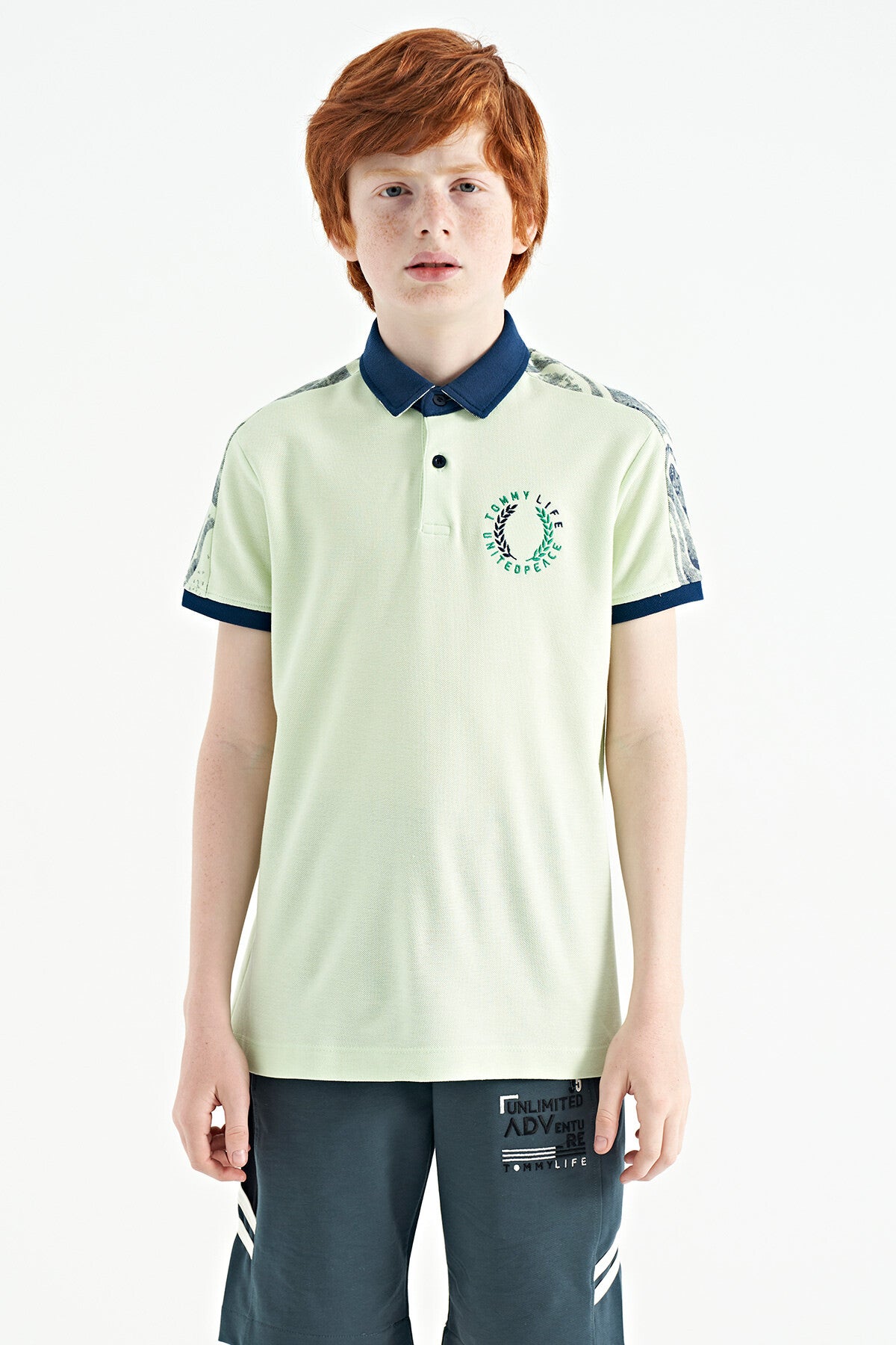 <tc>T-shirt pour garçon à col polo, coupe standard, avec détails d'imprimé - 11166</tc>