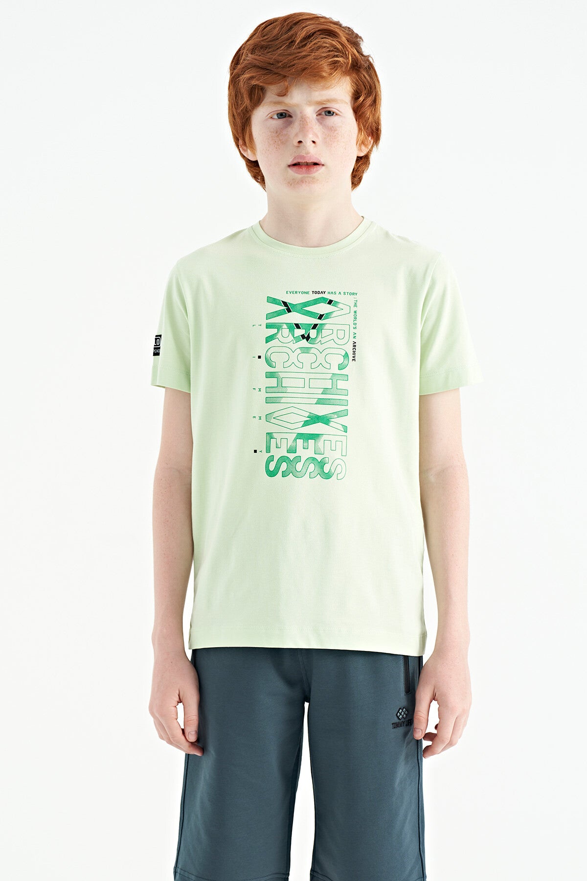 <tc>T-shirt pour garçon à col rond, coupe standard, avec imprimé sur le devant - 11099</tc>