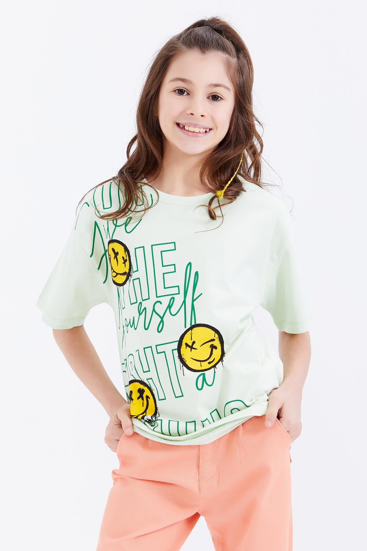 <tc>T-shirt fille à col rond, oversize avec imprimé emoji et épaules basses - 75042</tc>