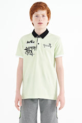 <tc>T-shirt pour garçon à col polo, coupe standard, avec broderie de texte - 11085</tc>