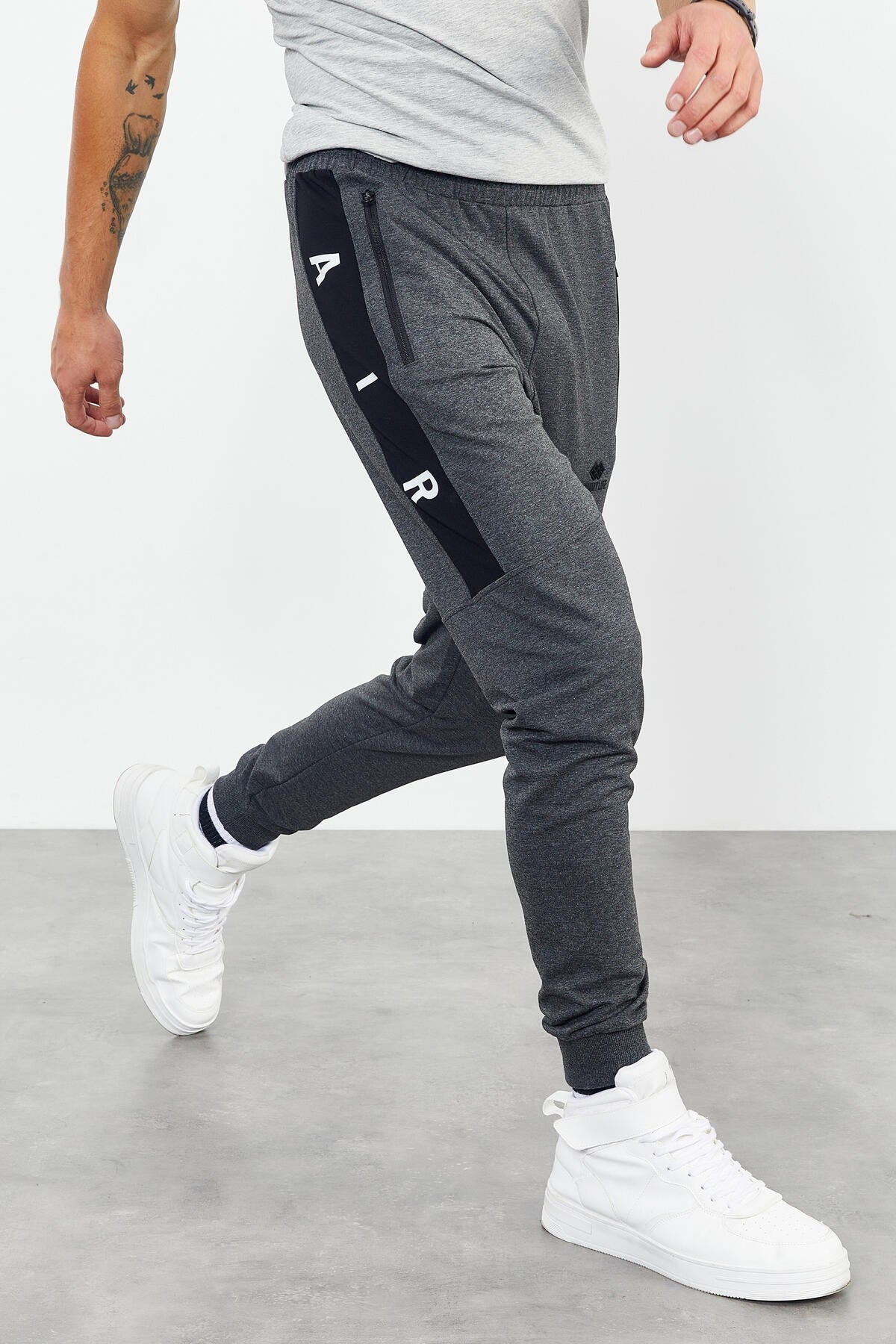 <tc>Pantalon de survêtement jogger homme coupe standard avec poches zippées - 84587</tc>