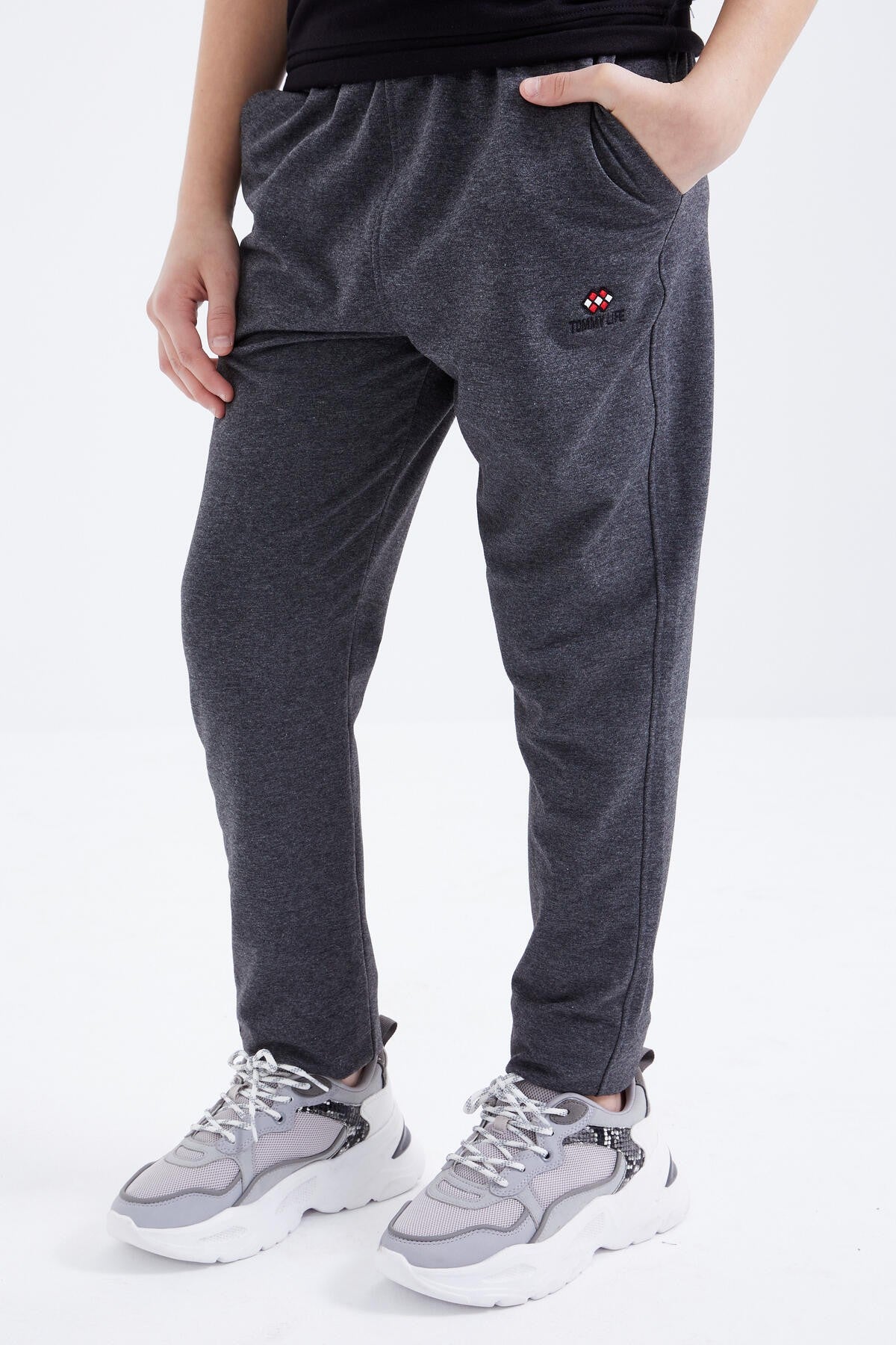 <tc>Pantalon de survêtement garçon avec cordon de serrage et coupe slim - 10858</tc>