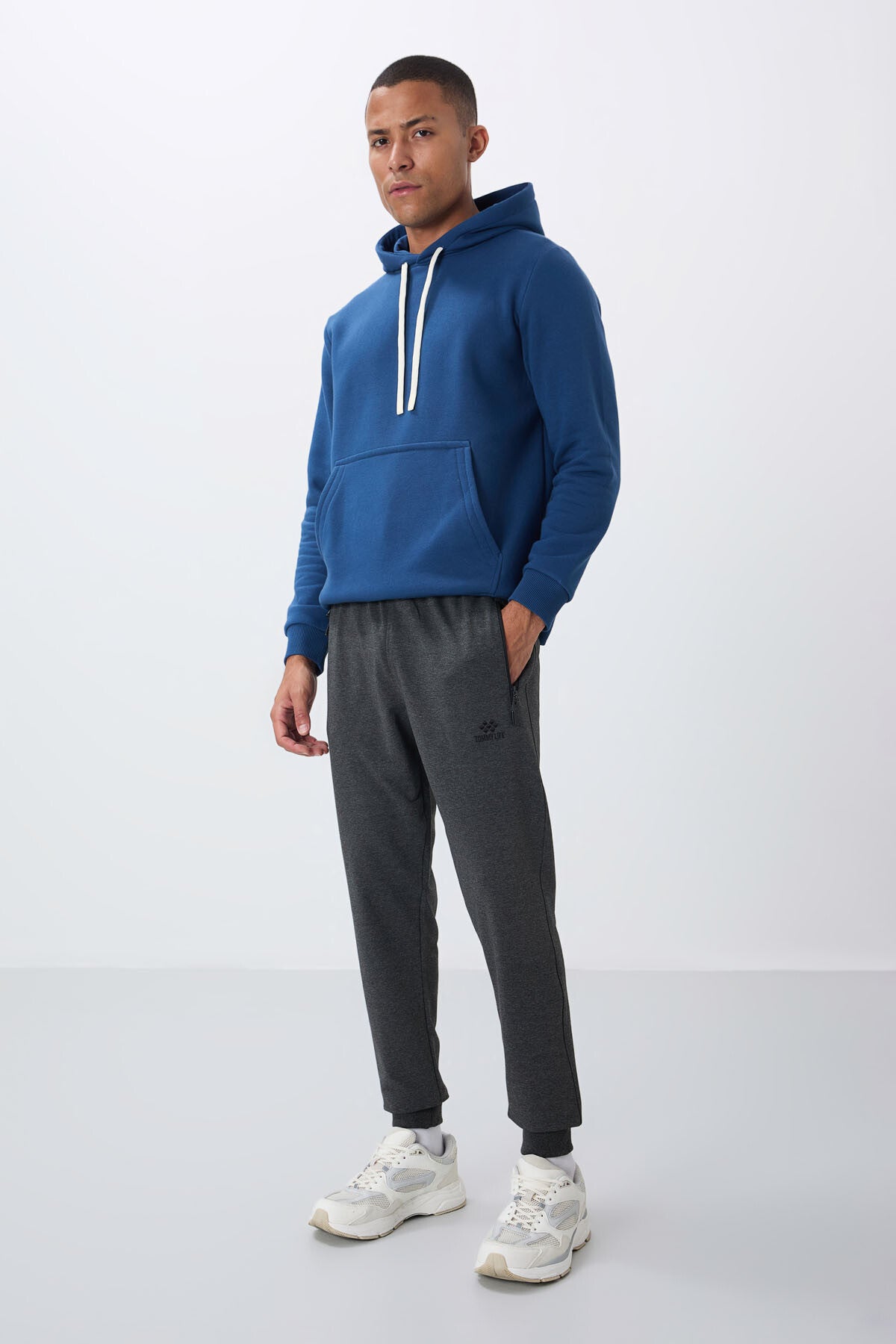 <tc>Pantalon de survêtement jogger homme coupe standard avec poches zippées - 84651</tc>