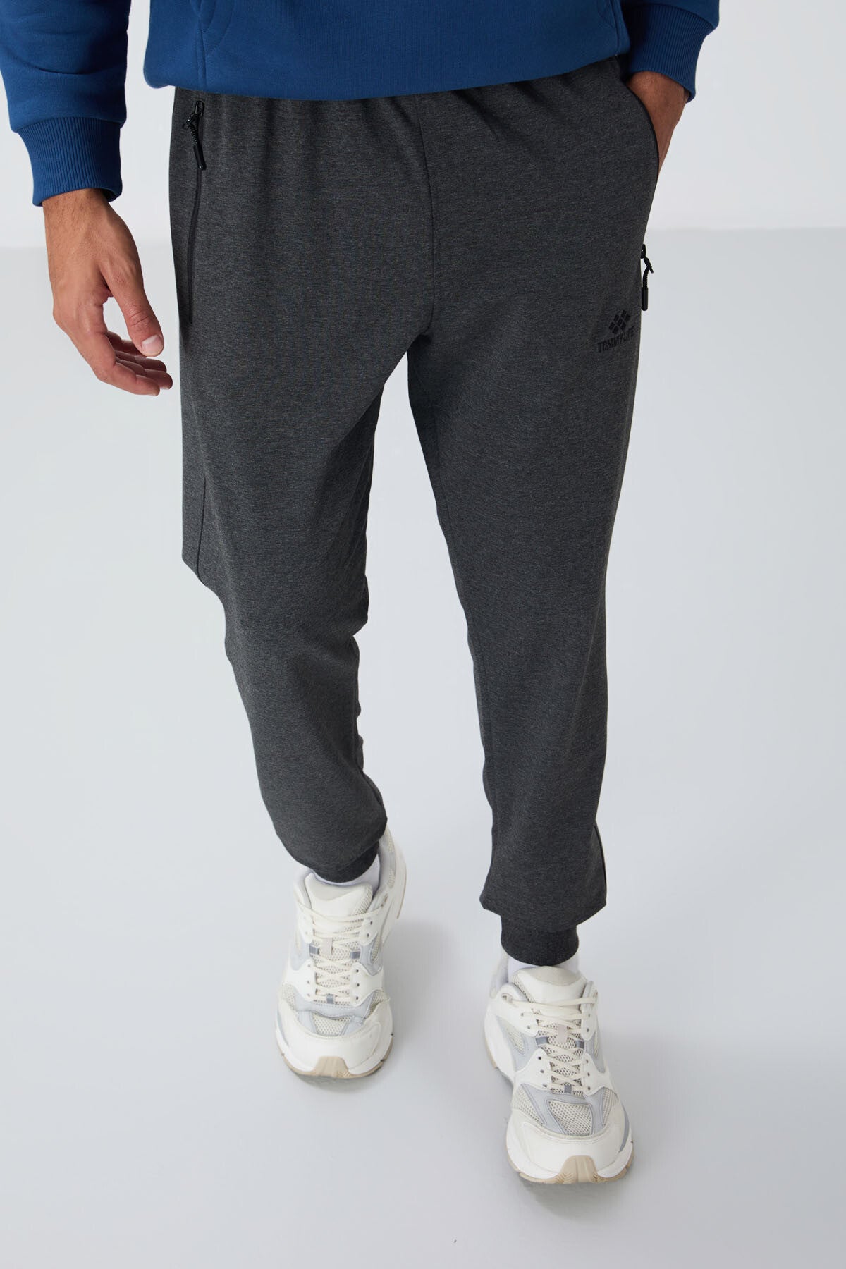 <tc>Pantalon de survêtement jogger homme coupe standard avec poches zippées - 84651</tc>